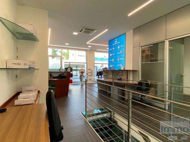 Locale Commerciale in vendita a Loreto, Marche