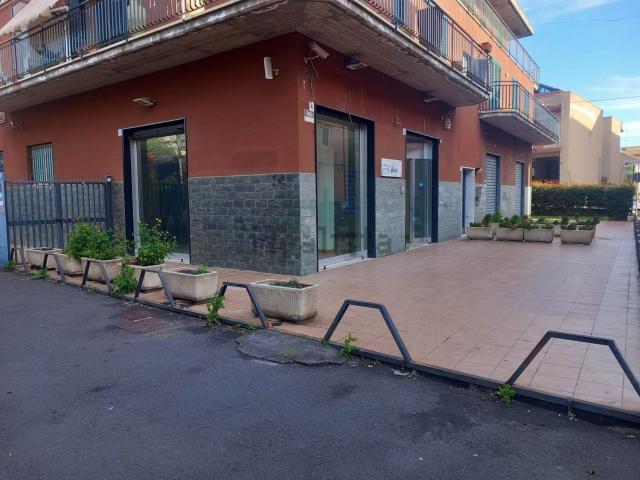 Locale Commerciale in vendita a Picanello-Ognina-Barriera-Canalicchio, Catania