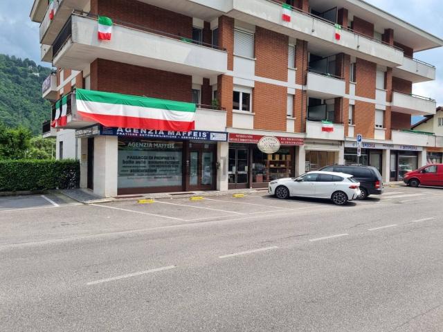 Locale Commerciale in vendita a Rova, Gazzaniga