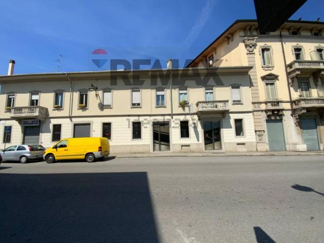 Locale Commerciale in vendita a Frati, Busto Arsizio