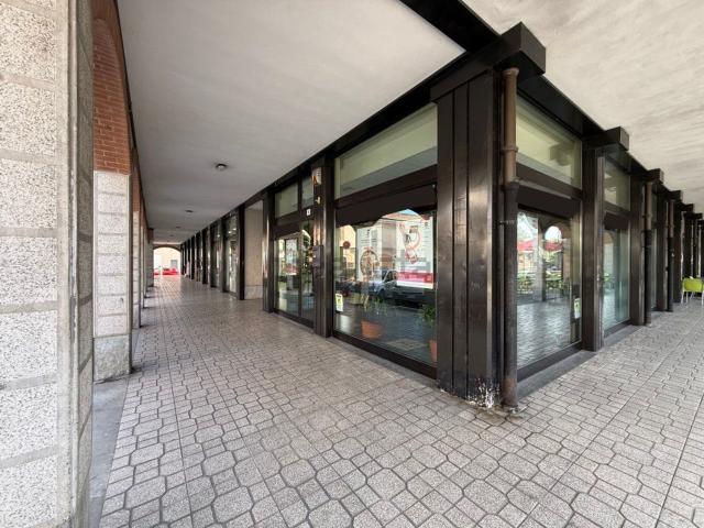Locale Commerciale in vendita a Paullo, Lombardia