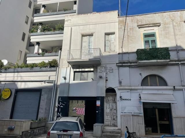 Locale Commerciale in vendita a Cappuccini, Puglia