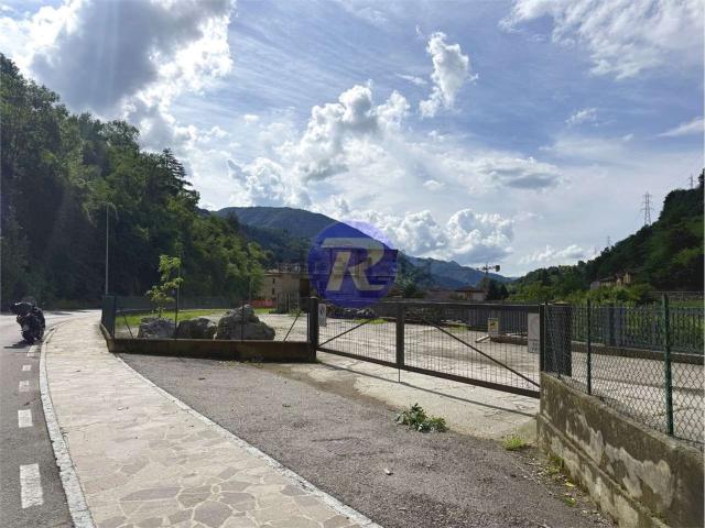 Locale Commerciale in vendita a Comunità Montana della Valle Brembana, San Giovanni Bianco