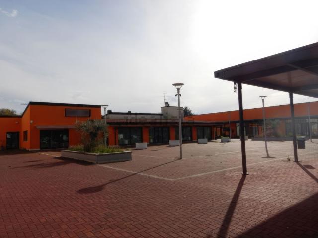 Locale Commerciale in vendita a Marche, Ancona