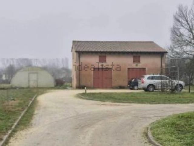 Locale Commerciale in vendita a Morgano, Treviso