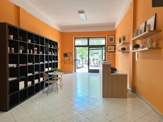 Locale Commerciale in vendita a Alatri, Lazio