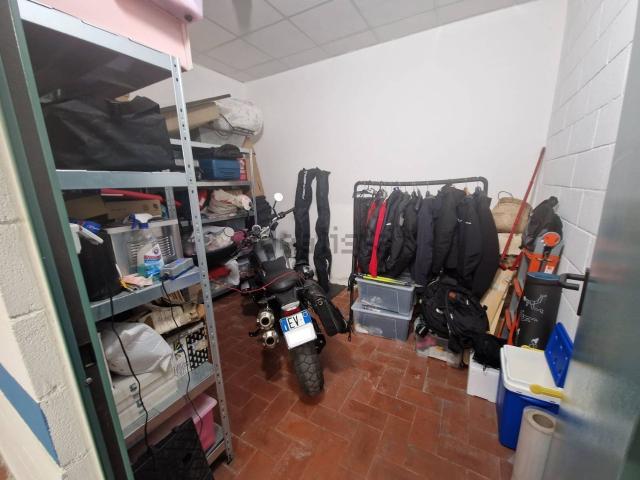 Locale Commerciale in vendita a Querceto, Sesto Fiorentino