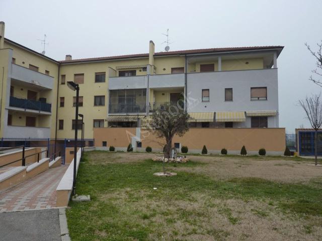 Locale Commerciale in vendita a Crespiatica, Lombardia
