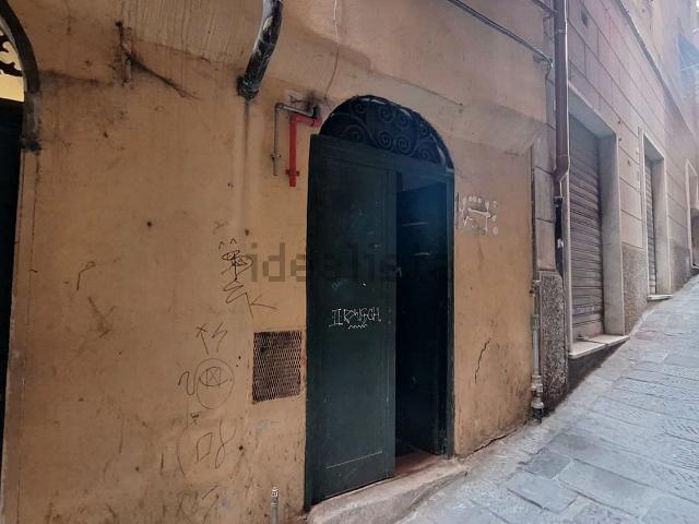Locale Commerciale in vendita a Centro Est, Serra Riccò