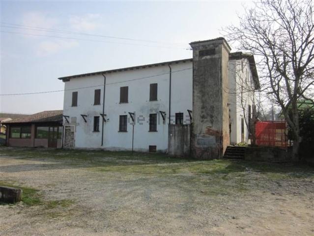 Locale Commerciale in vendita a Carpaneto Piacentino, Reggio Emilia