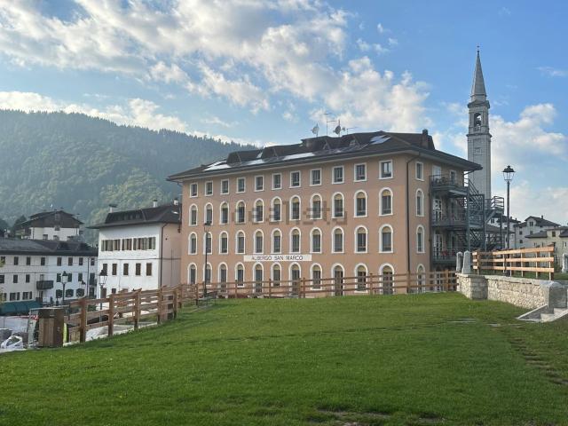 Locale Commerciale in vendita a Fosse di Sopra, Enego