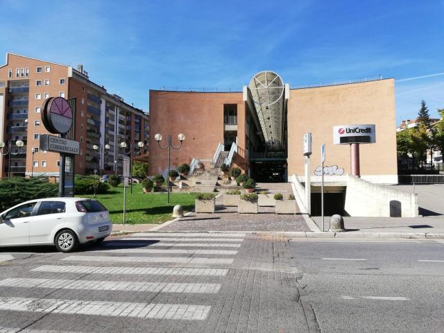 Locale Commerciale in vendita a Chiugiana, Corciano