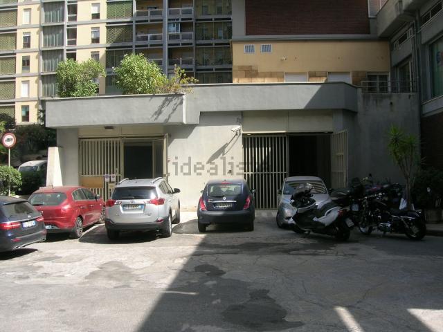 Locale Commerciale in vendita a Borgo-Sanzio, Catania