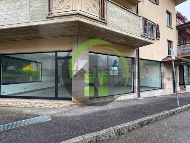 Locale Commerciale in vendita a Leffe, Lombardia