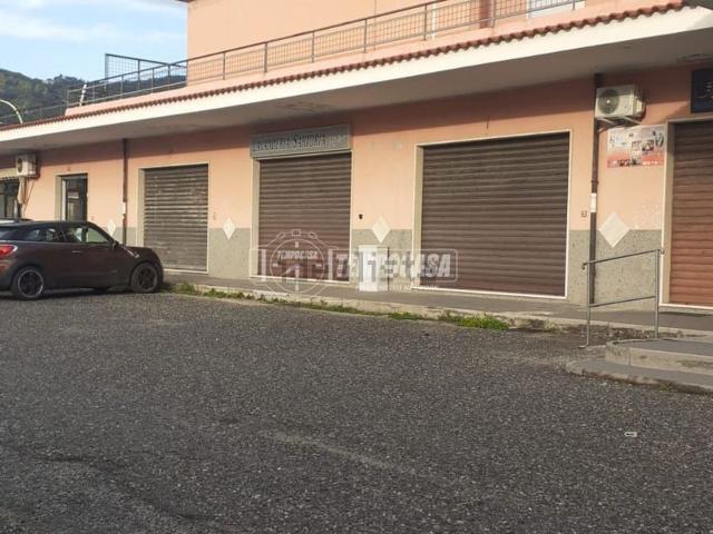 Locale Commerciale in vendita a Calabria, Catanzaro