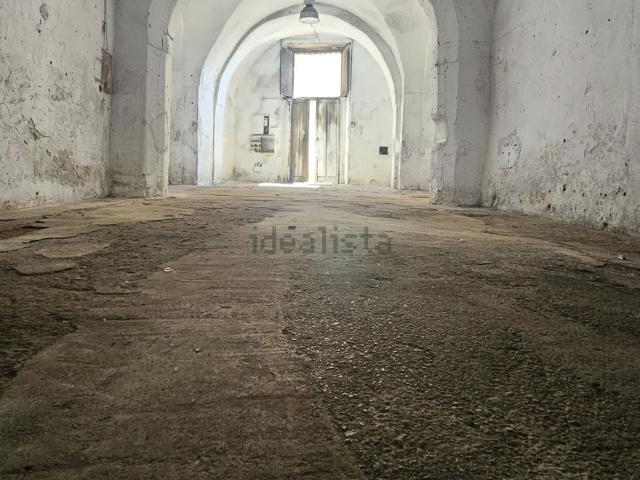 Locale Commerciale in vendita a Maiori, Campania