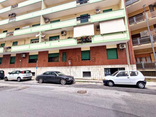 Locale Commerciale in vendita a Calabria, Reggio Calabria