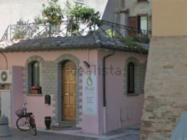 Locale Commerciale in vendita a Santa Lucia, Bastia Umbra