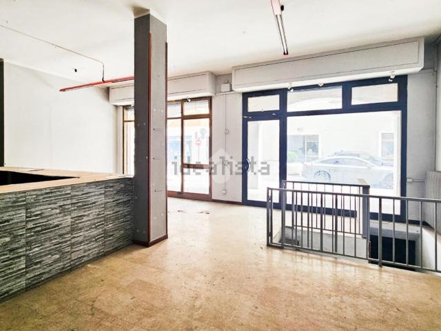 Locale Commerciale in vendita a Leno, Lombardia