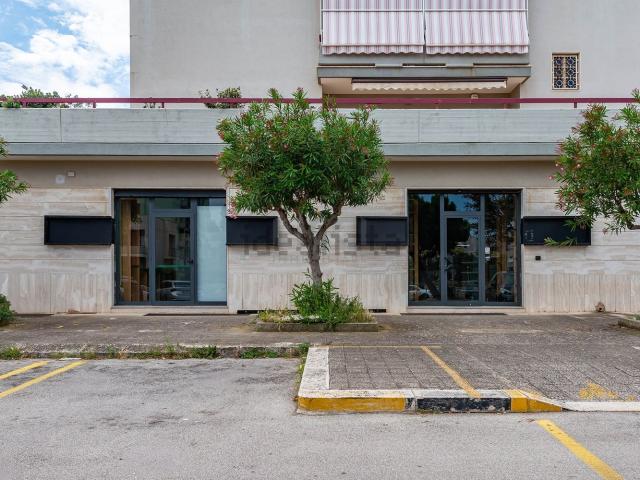 Locale Commerciale in vendita a Puglia, Bari