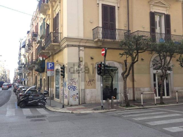 Locale Commerciale in vendita a Municipio 1, Puglia