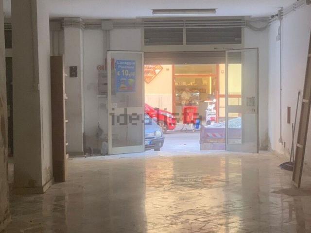 Locale Commerciale in vendita a III Circoscrizione, Palermo