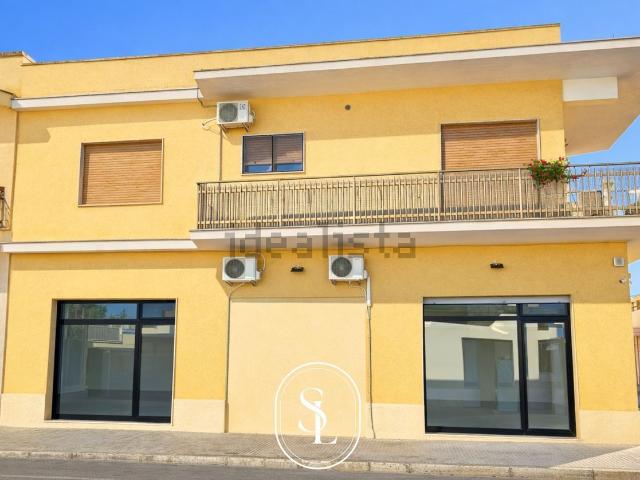 Locale Commerciale in vendita a Puglia, Lecce