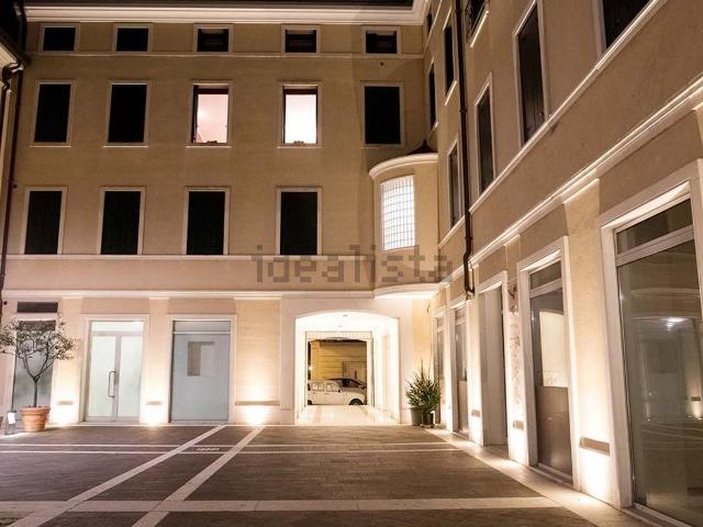Locale Commerciale in vendita a Legnago, Veneto