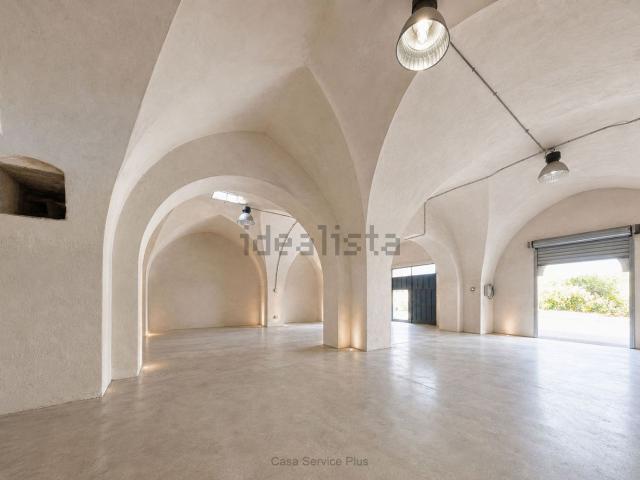 Locale Commerciale in vendita a Puglia, Lecce