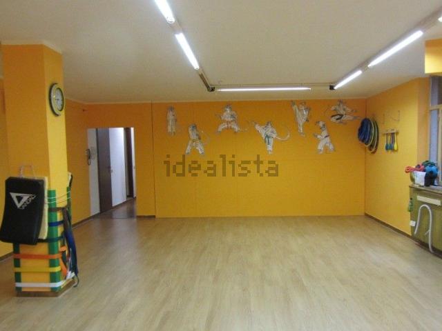 Locale Commerciale in vendita a Robbiano, Giussano