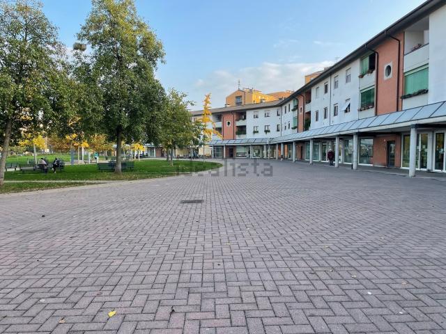 Locale Commerciale in vendita a Ovest, Brenzone