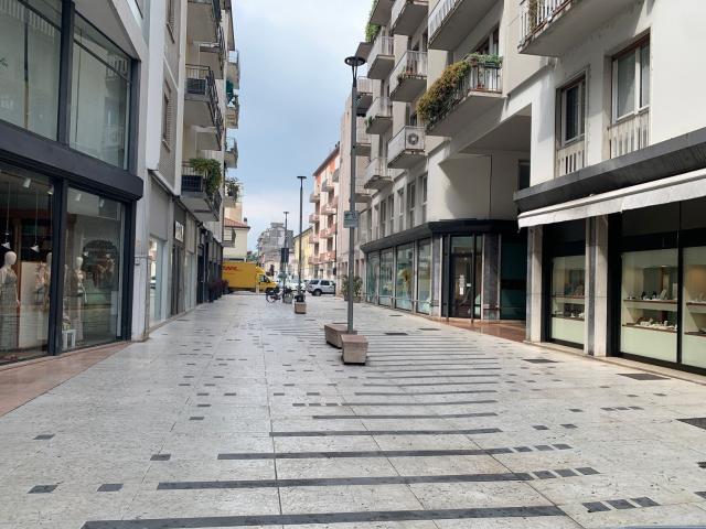 Locale Commerciale in vendita a Legnago, Veneto