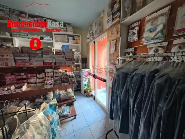 Locale Commerciale in vendita a Cancello Scalo, San Felice A Cancello