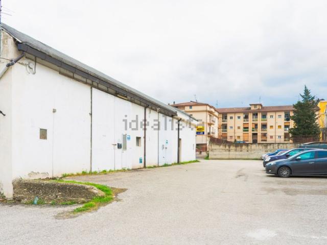 Locale Commerciale in vendita a Ponticelli, Benevento
