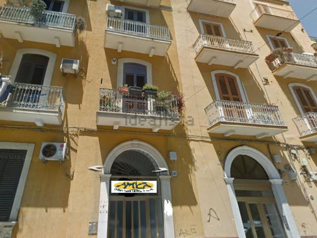 Locale Commerciale in vendita a Municipio 1, Puglia