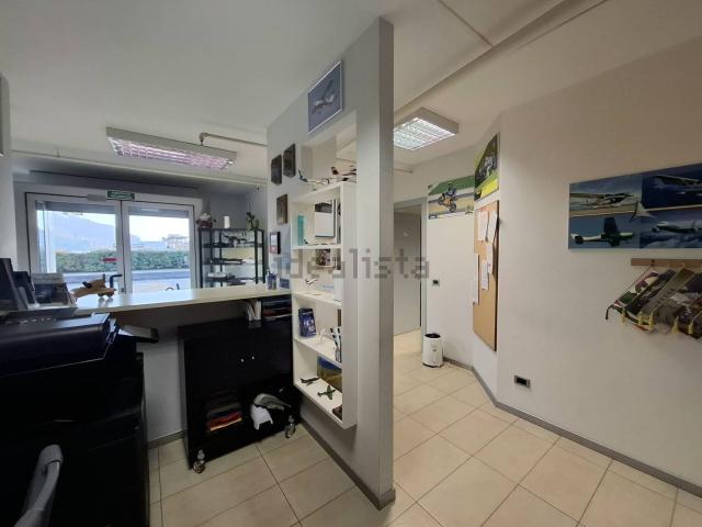 Locale Commerciale in vendita a Nembro, Lombardia
