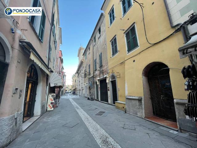 Locale Commerciale in vendita a Borghetto Santo Spirito, Liguria