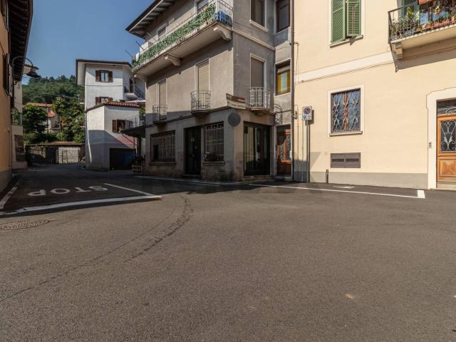 Locale Commerciale in vendita a Piemonte, Biella