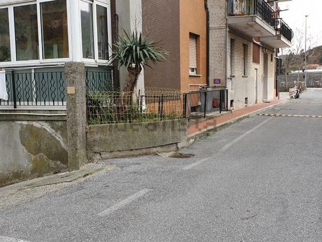 Locale Commerciale in vendita a Pilalunga, Quiliano