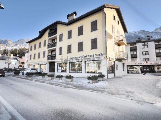 Locale Commerciale in vendita a Cortina D'ampezzo, Veneto