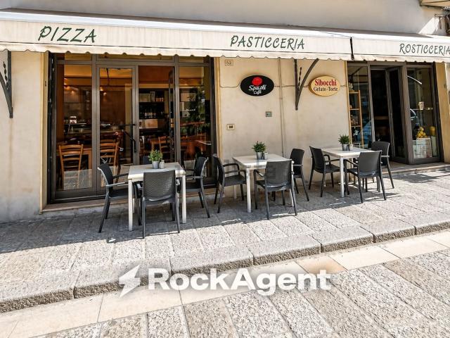 Locale Commerciale in vendita a Puglia, Lecce