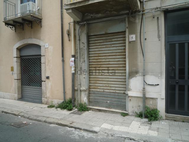 Locale Commerciale in vendita a Barcellona, Barcellona Pozzo Di Gotto