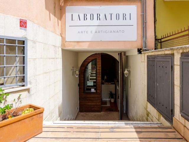 Locale Commerciale in vendita a Roma Capitale, Lazio