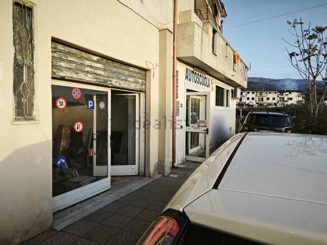 Locale Commerciale in vendita a Calabria, Cosenza
