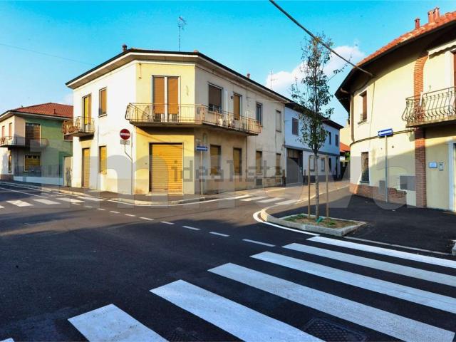 Locale Commerciale in vendita a Binzago, Cesano Maderno