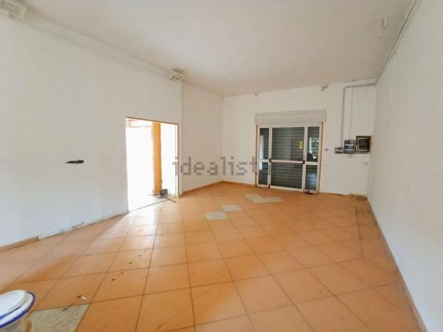 Locale Commerciale in vendita a Puglia, Lecce