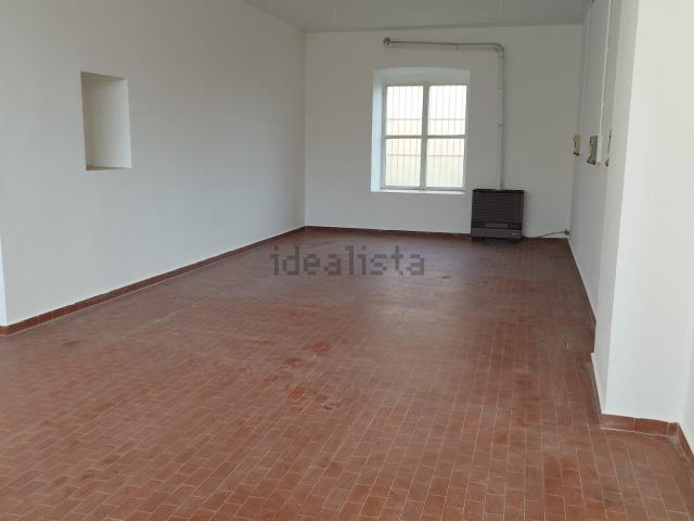 Locale Commerciale in vendita a Naresso, Besana In Brianza