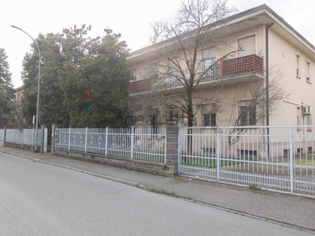 Locale Commerciale in vendita a Piacenza, Reggio Emilia