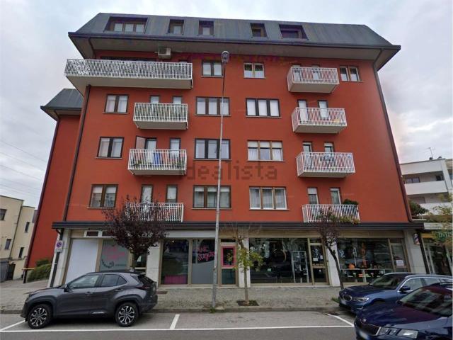Locale Commerciale in vendita a Ponte nelle Alpi, Ponte Nelle Alpi