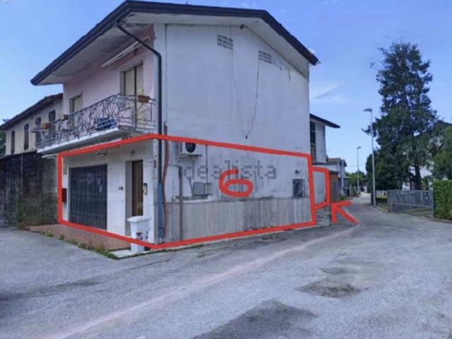 Locale Commerciale in vendita a Bacino Villa, Caorle